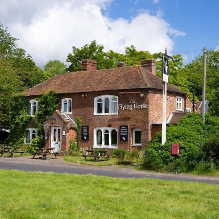The Flying Horse Inn Boughton Aulph Kültér fotó
