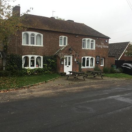 The Flying Horse Inn Boughton Aulph Kültér fotó