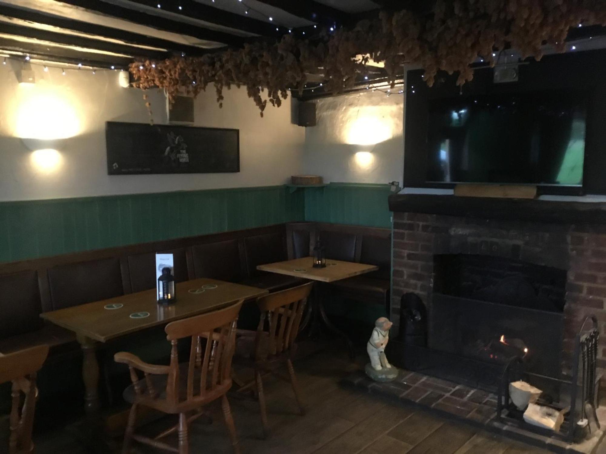 The Flying Horse Inn Boughton Aulph Kültér fotó