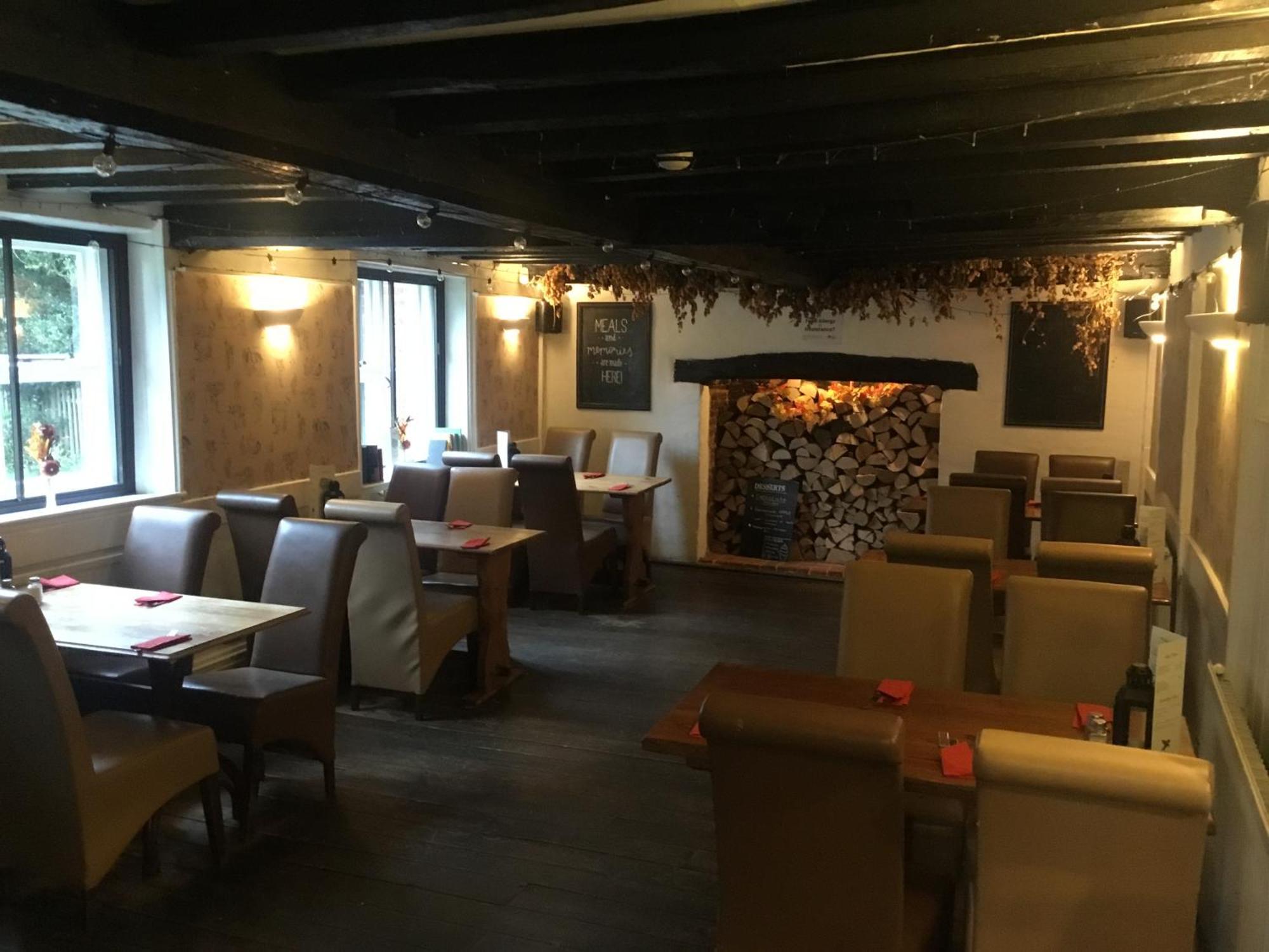 The Flying Horse Inn Boughton Aulph Kültér fotó